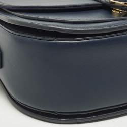 مملوكة مسبقًا Cole Haan Essential Mini Navy Blue Leather Saddle Bag