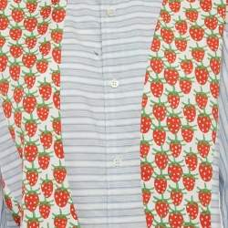 مملوكة مسبقًا قميص قطن بطبعة فراولة مخططة زرقاء كوم دي غارسون متوسط حجم