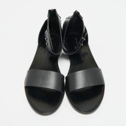 Pre Owned صندل كومون بروجكتس تراك كلاسيك جلد أسود مقاس 37 بحزام عند الكاحل فلات