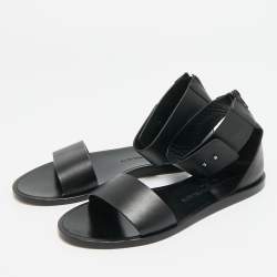 Pre Owned صندل كومون بروجكتس تراك كلاسيك جلد أسود مقاس 37 بحزام عند الكاحل فلات