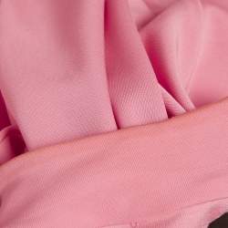 مملوكة مسبقًا طقم تنورة وتوب جيرسي وردي مرصع بالكريستال دايفيد كوما مقاس صغير