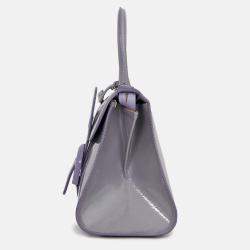 مملوكة مسبقًا حقيبة ديلفو شريط لامع صغيرة جلد بنفسجي مع حزام