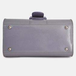 مملوكة مسبقًا حقيبة ديلفو شريط لامع صغيرة جلد بنفسجي مع حزام