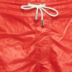 مملوكة مسبقًا ملابس شاطئية دولتشي آند غابانا شورت صناعي مخطط أحمر بمقاس متوسط