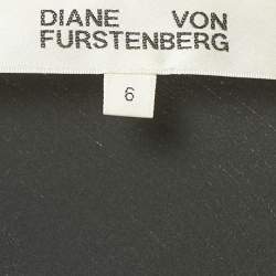 مملوكة مسبقًا فستان لف ديان فون فورستنبرغ بطبعة زهور قماش حرير أسود ميدي مقاس وسط (ميديم)