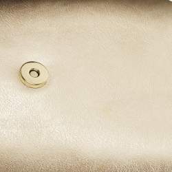 مملوكة مسبقًا حقيبة كتف ديان فون فرستنبيرغ جلد أسود لامع بشفاه 