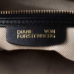 Pre Owned Diane Von Furstenberg Black/White Leather Wristlet