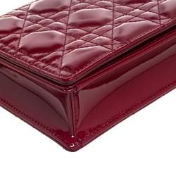 مملوكة مسبقًا Dior Red Patent Leather Lady Dior Chain Clutch