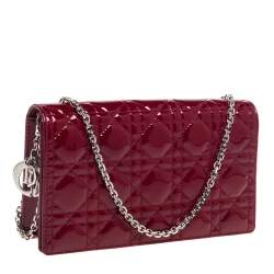 مملوكة مسبقًا Dior Red Patent Leather Lady Dior Chain Clutch