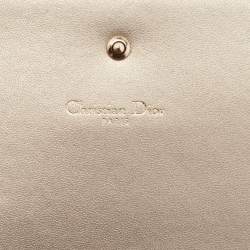 مملوكة مسبقًا محفظة ديور ديوراما جلد ذهبي ميتاليك بسلسلة