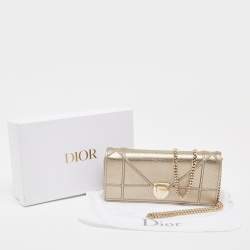 مملوكة مسبقًا محفظة ديور ديوراما جلد ذهبي ميتاليك بسلسلة