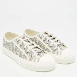 مملوكة مسبقًا حذاء رياضي ديور والكن'ديور كانفاس أبيض/رمادي فاتح ومطاط منخفض من أعلى مقاس 37