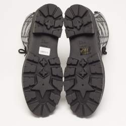 مملوكة مسبقًا حذاء بوت كاحل ديور د-يونيَت مطرز جلد كريمي كاناج الطول للكاحل مقاس 41