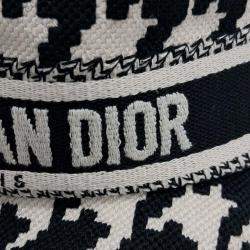 مملوكة مسبقًا Dior Black & White Cotton Bucket Hat