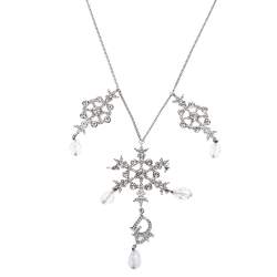 مملوكة مسبقًا Dior Snowflake Charm Crystal Embellished Silver Tone Pendant Necklace