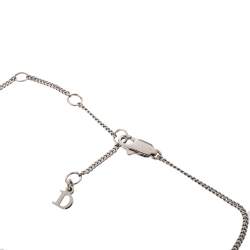 مملوكة مسبقًا Dior Snowflake Charm Crystal Embellished Silver Tone Pendant Necklace
