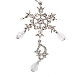 مملوكة مسبقًا Dior Snowflake Charm Crystal Embellished Silver Tone Pendant Necklace