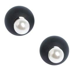 مملوكة مسبقًا أقراط ديور "تربالز" فضية اللون و مرصعة بلؤلؤ صناعي و ريزن أسود 