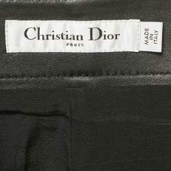 Pre Owned شورت كريستيان ديور جلد أسود بتفاصيل شعار مقاس كبير جداً - إكس لارج