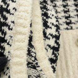 Pre Owned معطف كريستيان ديور بنمط هوندستوث مقاس 34 أبيض/أسود