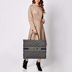 Pre Owned Dior Navy Blue Oblique Embroidered Canvas Large Book Tote