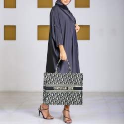 Pre Owned Dior Navy Blue Oblique Embroidered Canvas Large Book Tote