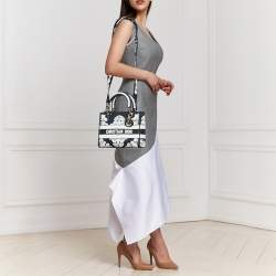 Pre Owned Dior Navy Blue/White Embroidered Cornely Canvas Medium Lady D-Lite Tote