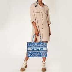 Dior Blue/White Embroidered Toile de Jouy Canvas Medium Book Tote 