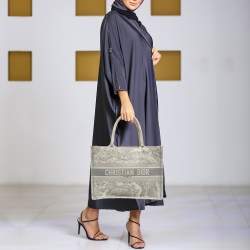 Dior Grey/White Embroidered Toile de Jouy Canvas Medium Book Tote 