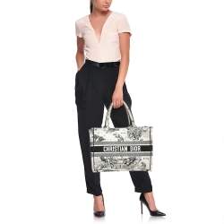 Pre Owned Dior Cream/Black Zodiac Embroidered Canvas Medium Book Tote 