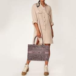 Pre Owned حقيبة يد للكتب ديور ميدل إيست كبسول قماش قزحي اللون صغيرة