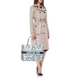 Pre Owned Dior White/Blue Embroidered Toile De Jouy Soleil Canvas Medium Book Tote 