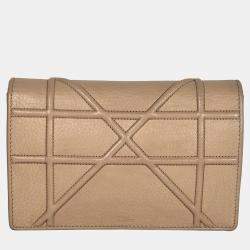 Pre Owned محفظة على سلسلة ديور ديوراما