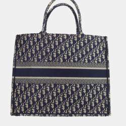 Pre Owned حقيبة يد ديور كتاب كبيرة كانفاس مطرزة بلون أزرق كحلي مع تصميم مائل