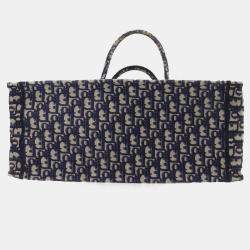 Pre Owned حقيبة يد ديور كتاب كبيرة كانفاس مطرزة بلون أزرق كحلي مع تصميم مائل