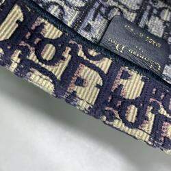 Pre Owned حقيبة يد ديور كتاب كبيرة كانفاس مطرزة بلون أزرق كحلي مع تصميم مائل