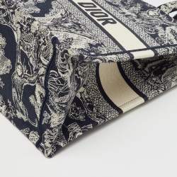 مملوكة مسبقًا Dior Navy Blue/Beige Toile De Jouy Embroidered Canvas Medium Book Tote