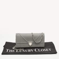 مملوكة مسبقًا Dior Grey Leather Diorama Wallet on Chain