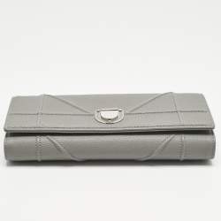 مملوكة مسبقًا Dior Grey Leather Diorama Wallet on Chain