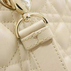 مملوكة مسبقًا Christian Dior Lady Medium Handbag