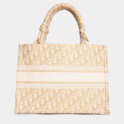 مملوكة مسبقًا Christian Dior 2023 Gold Monogram Medium Book Tote