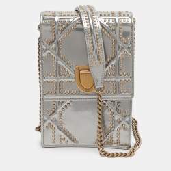 مملوكة مسبقًا Dior Diorama Silver Studded Leather Vertical Chain Clutch
