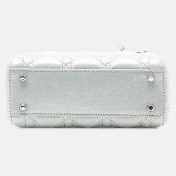 مملوكة مسبقًا حقيبة ديور ليدي ديور كاناج جلد لامع صِغَر فضي