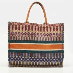 مملوكة مسبقًا Dior Book Large Multicolor Embroidered Canvas Tote