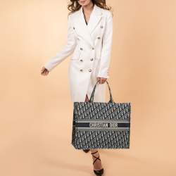 Pre Owned حقيبة يد ديور كبيرة كنفاس مطرز شعار الماركة أزرق كحلي