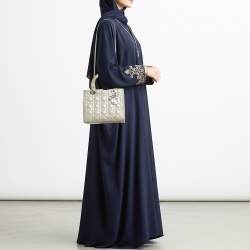 مملوكة مسبقًا حقيبة ديور ليدي ديور جلد كاناج رمادي لامع متوسطة الحجم