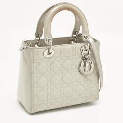 مملوكة مسبقًا حقيبة ديور ليدي ديور جلد كاناج رمادي لامع متوسطة الحجم