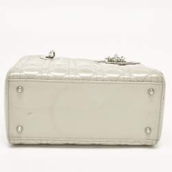 مملوكة مسبقًا حقيبة ديور ليدي ديور جلد كاناج رمادي لامع متوسطة الحجم