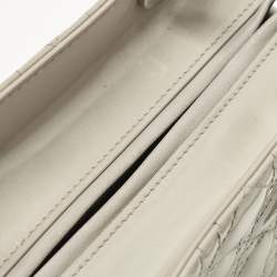 مملوكة مسبقًا حقيبة ديور ليدي ديور جلد كاناج رمادي لامع متوسطة الحجم