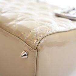 مملوكة مسبقًا حقيبة ديور ليدي ديور متوسطة الحجم بيج لامع كاناج